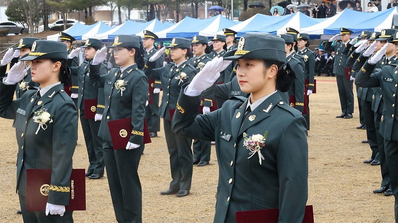 '제복 입은 나이팅게일' 국군 간호사관생도 83명 소위 임관