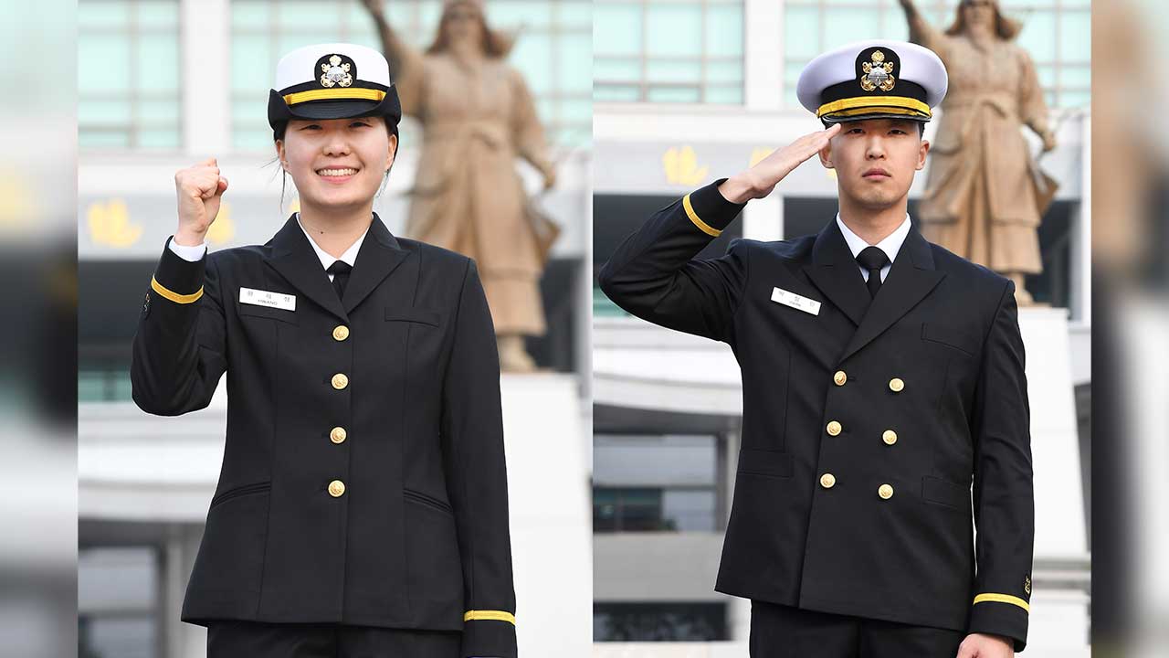 해군사관학교 제78기 141명 신임 소위로 임관
