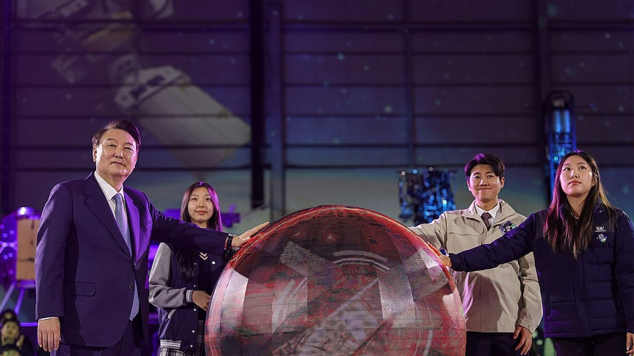 윤 대통령 "2027년까지 우주개발 예산 1조5천억 이상으로 확대"