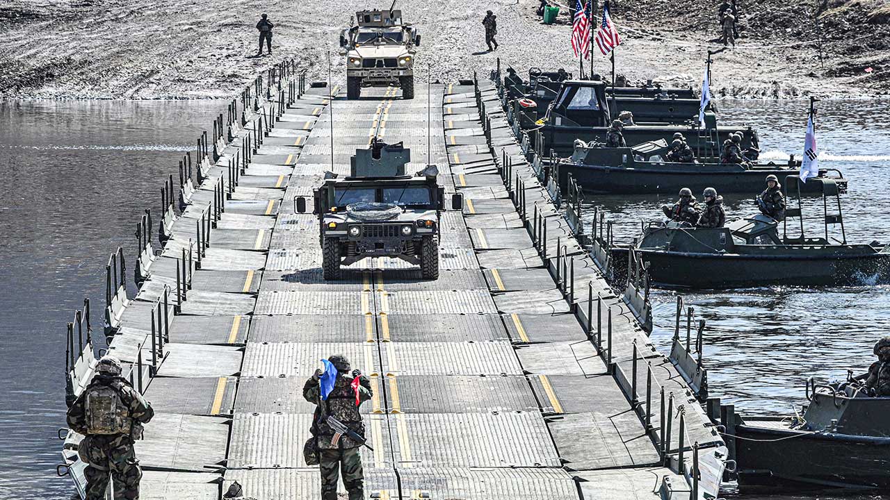 한미 공병, 임진강서 도하 훈련‥"연합전력 기동 보장"