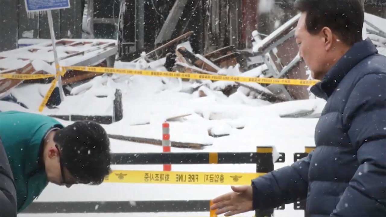 윤 대통령, 한 비대위원장과 악수하며 어깨 툭툭‥이 장면, 기시감 들지 않나요?