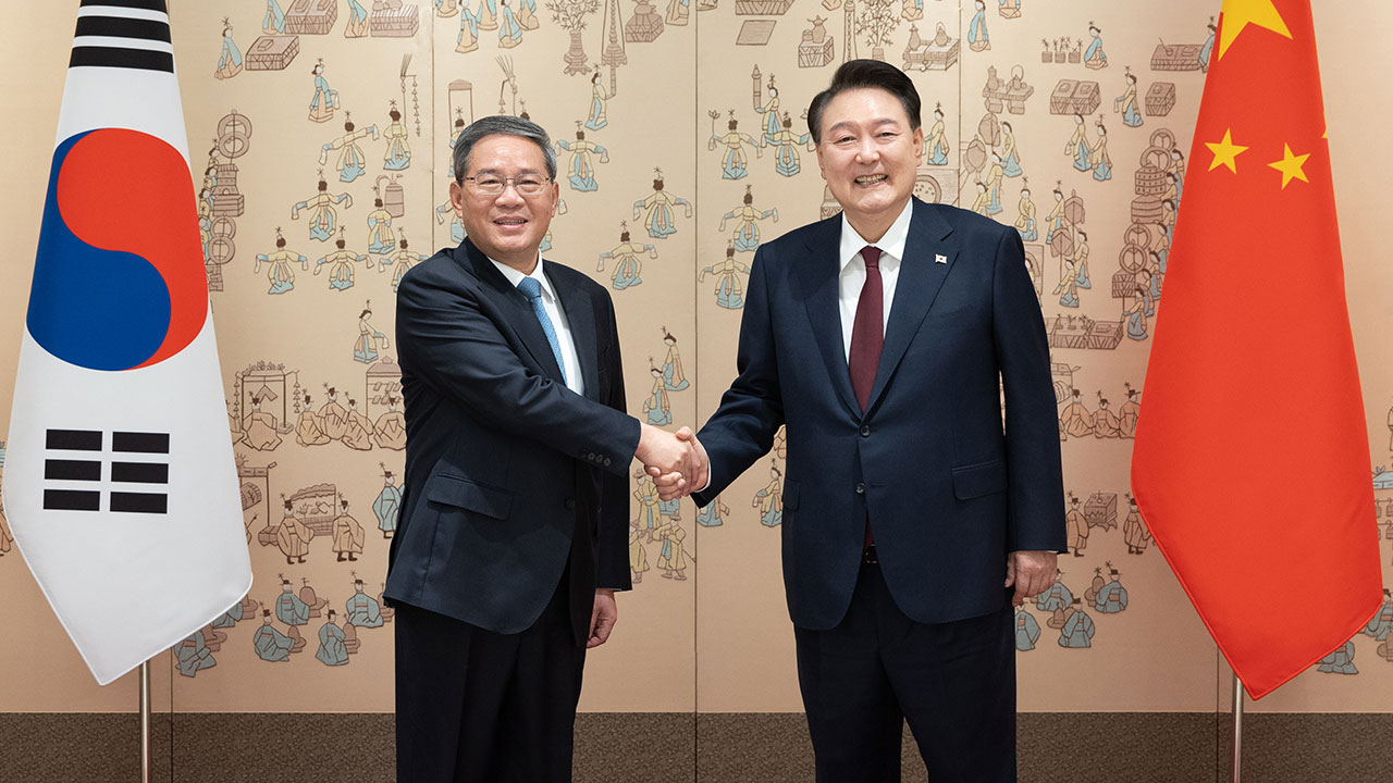 8개월 만에 만난 한중 정상 "교류·협력 강화"‥"좋은 이웃 되고 싶다"