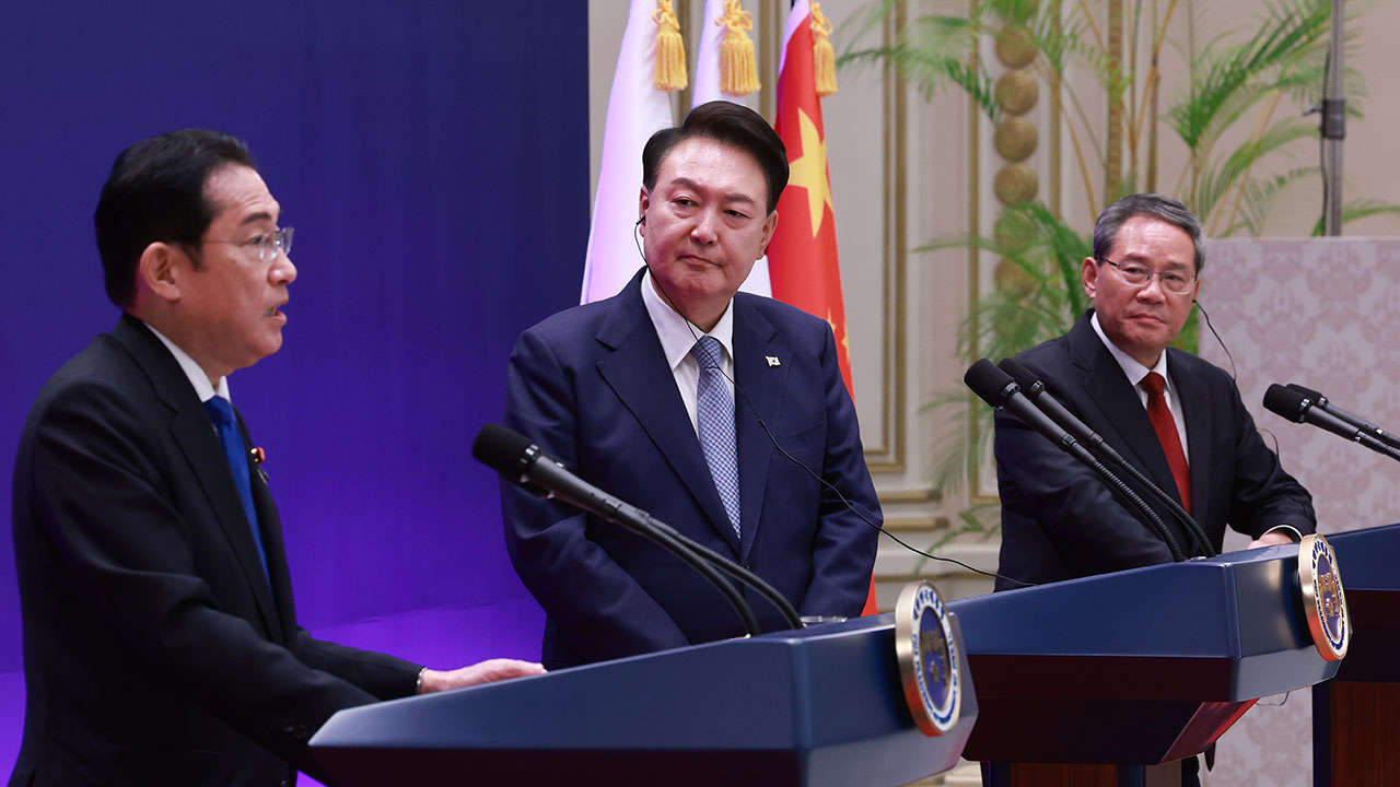4년 반 만에 마주앉은 한중일‥한국·일본 "북 비핵화" 중국 "정치적 해결"