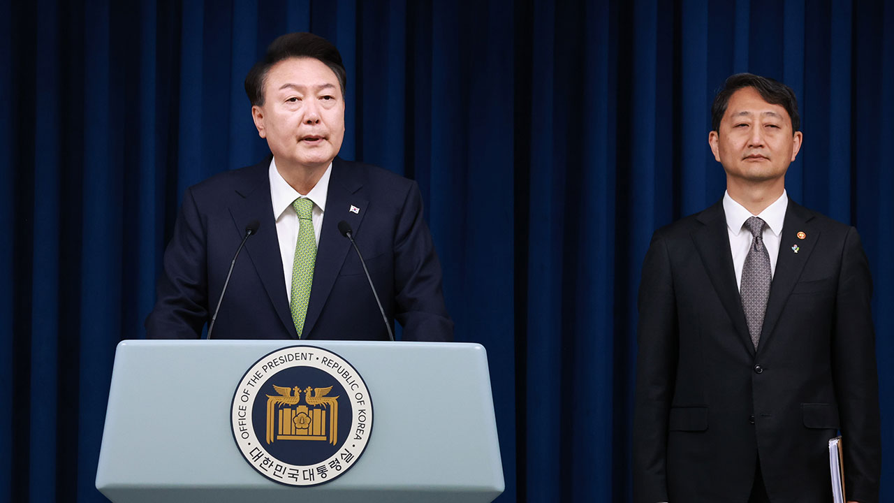 윤 대통령 "동해에 최대 140억 배럴 달하는 석유·가스 매장 가능성"