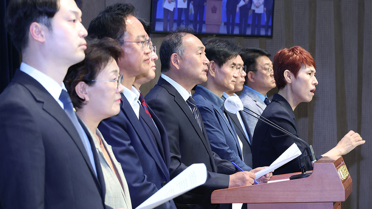 민주당 "'석유 매장 가능성' 발표 경위협의 경과 공개해야"
