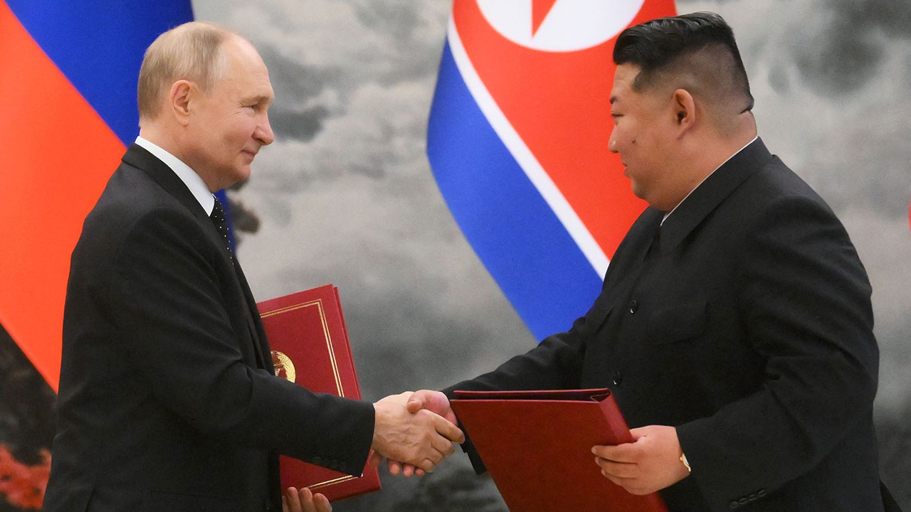 북러 조약 전문 공개 "전쟁상태 처하면 지체없이 군사원조"