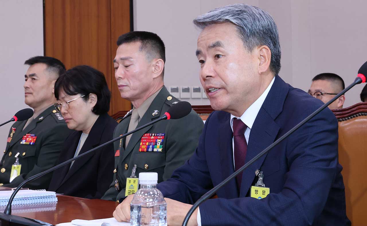 깜짝 폭로? 말실수? 신범철 덜컥 "윤 대통령 통화, 회수 관련한 것" [국회M부스]