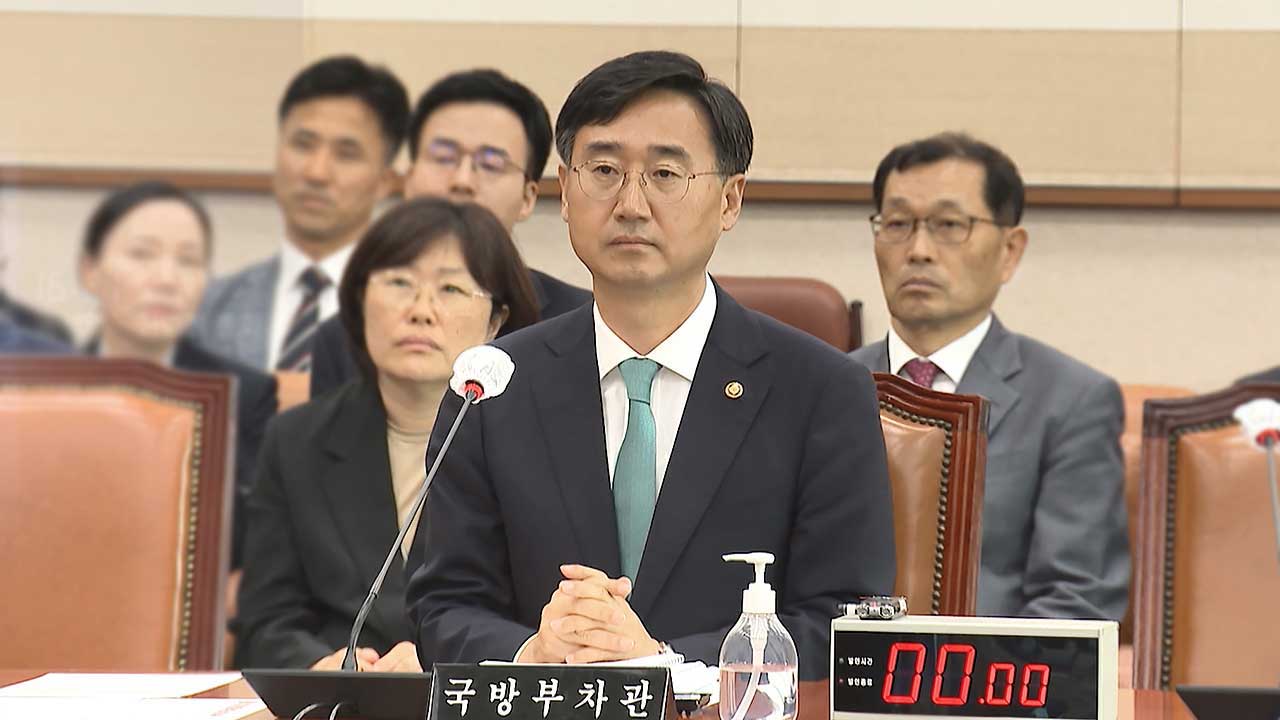 깜짝 폭로? 말실수? 신범철 덜컥 "윤 대통령 통화, 회수 관련한 것" [국회M부스]