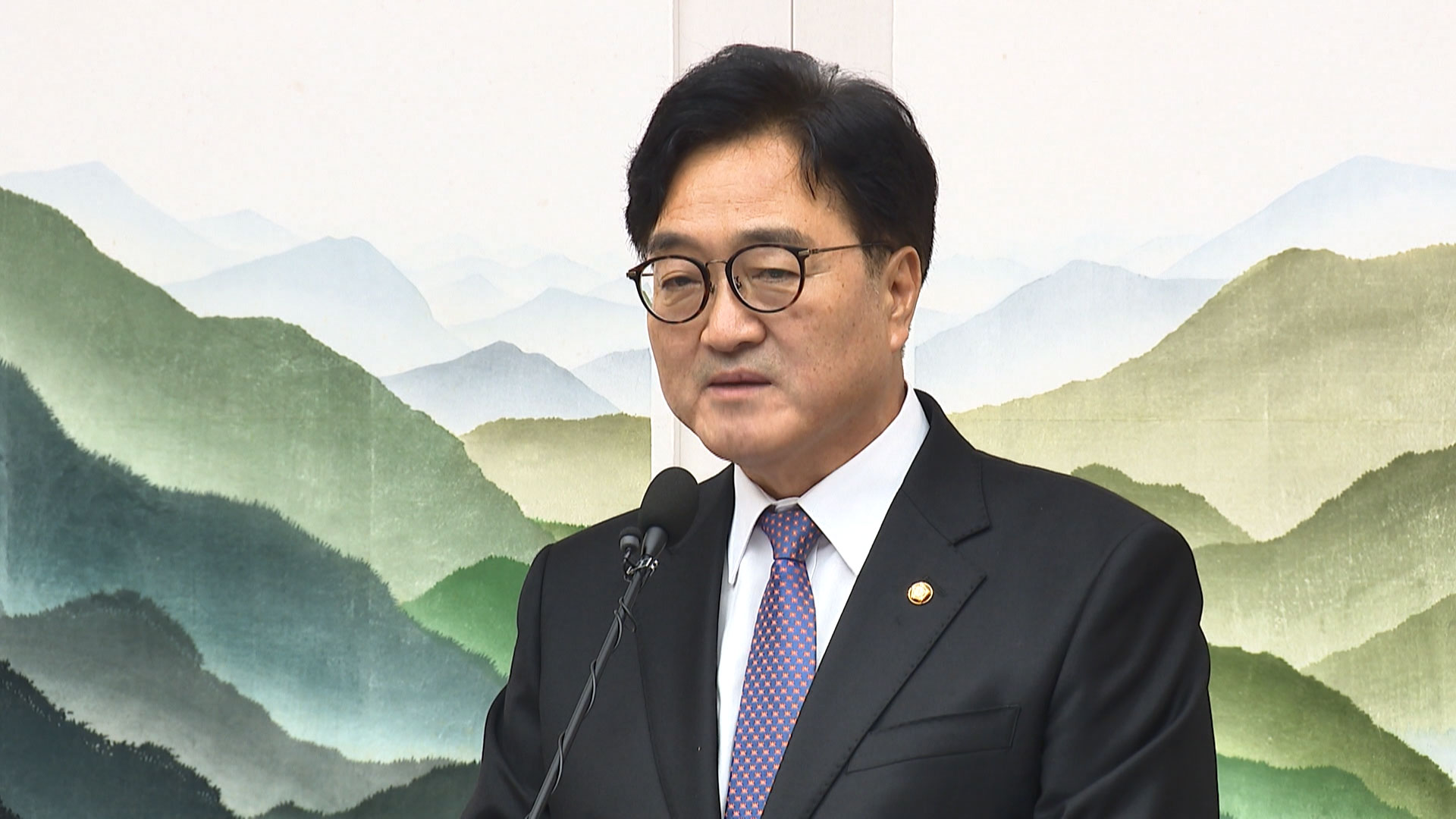 우원식 의장 "방송법 입법 중단·공영방송 이사선임 중단해야"