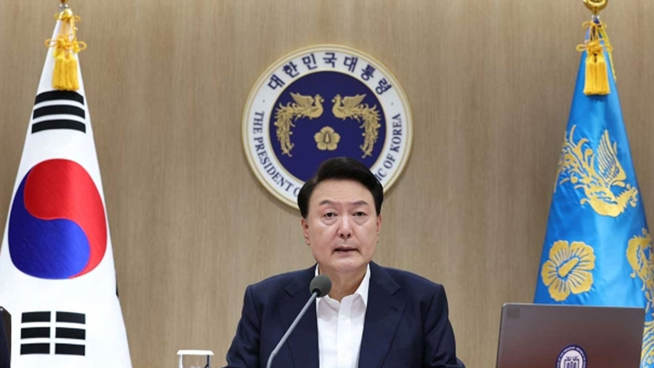 윤 대통령, 글로벌 증시 폭락 사태에 "긴밀하고 신속하게 대응하라"