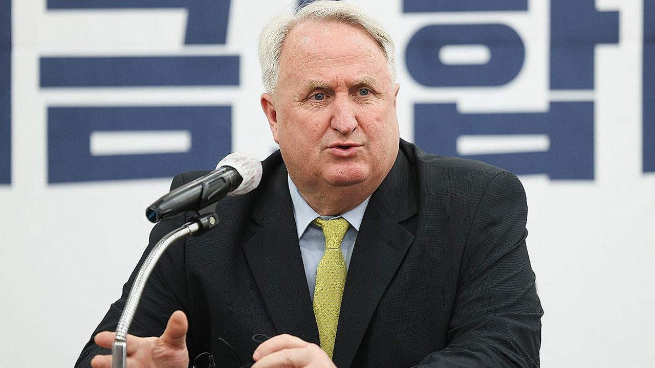 한국형 구급차 개발했던 인요한‥1호 법안은 '구급차 내 공간 확보법'