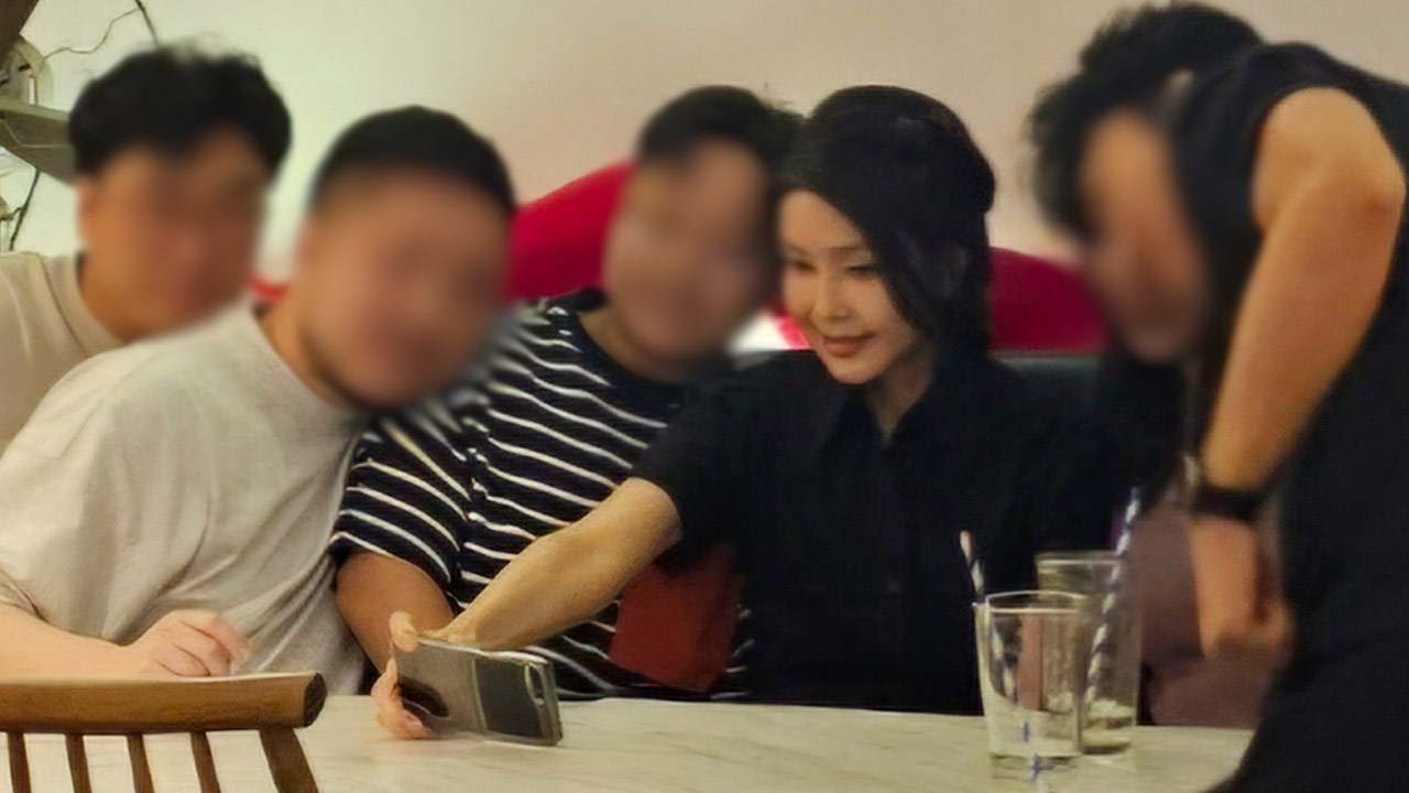 비공개 일정이라더니‥대통령실, 김건희 여사 '부산 방문' 사진 공개