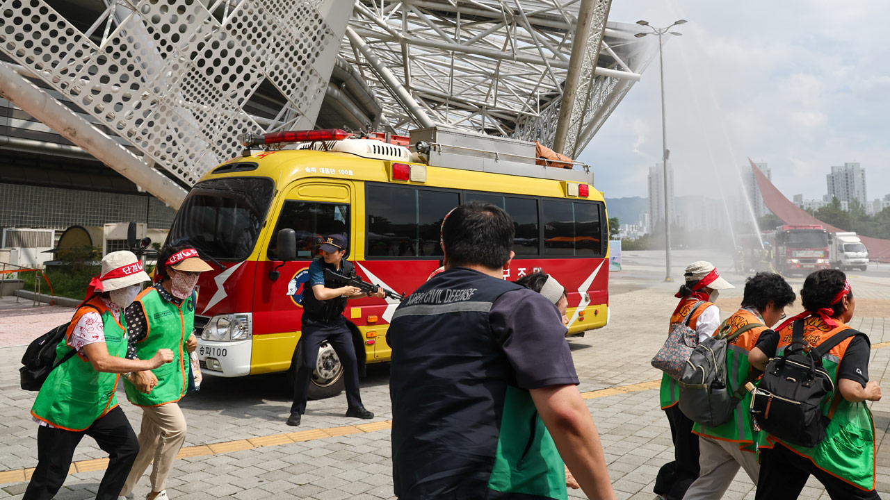을지훈련 중 연막탄 발사돼 5명 부상‥오후엔 드론 추락으로 1명 다쳐