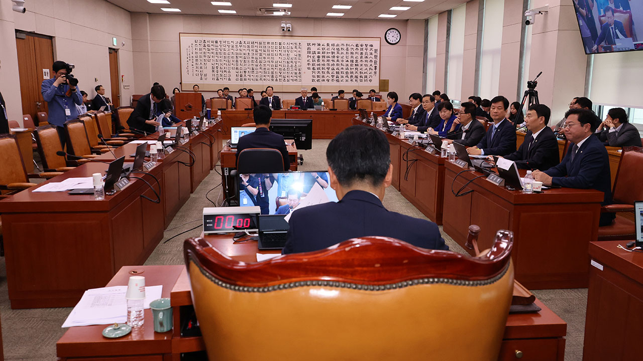 법사위 두 특검법 이어 지역상품권법 의결‥"효과 입증안돼"‥"경기 선순환 기능"