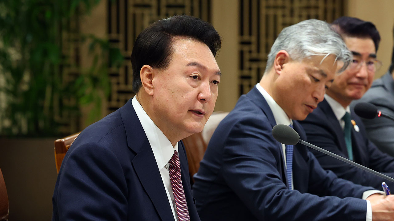 윤 대통령 "우크라·중동 지정학적 리스크, 대외경제 불안 관리에 만전"