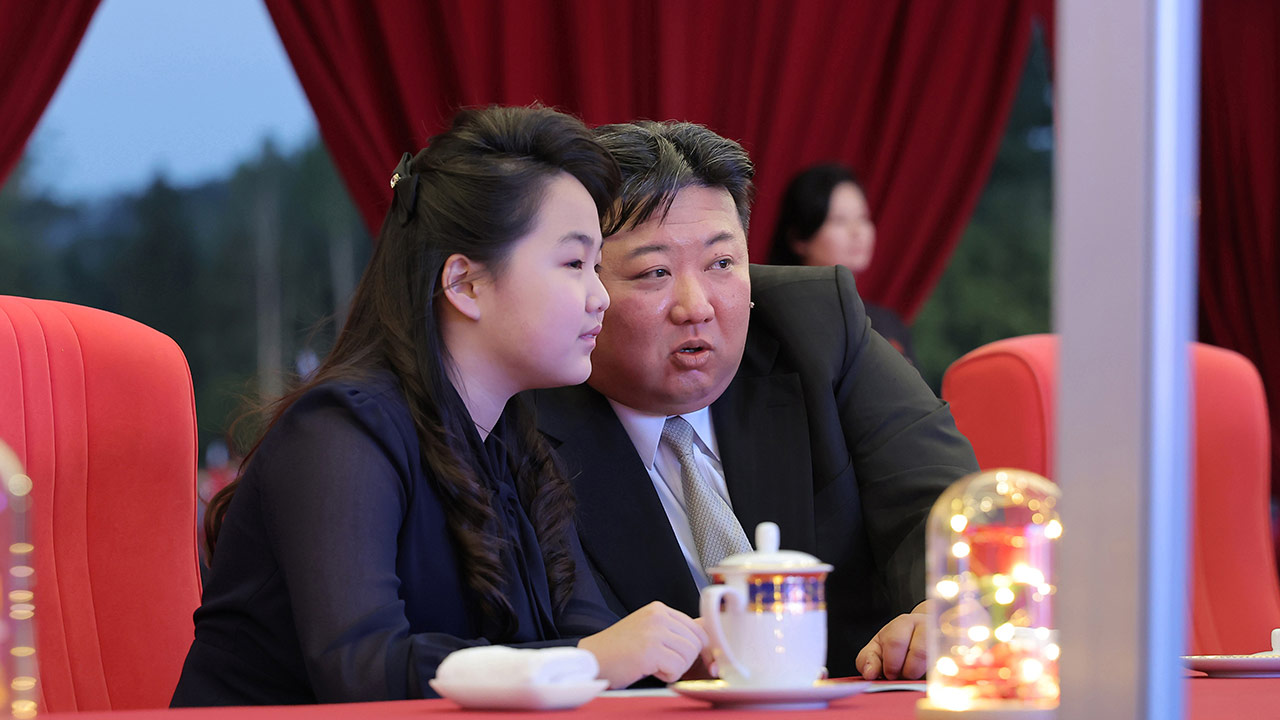 국정원 "북한, 김정은 독자 우상화 조치 강화‥딸 김주애 입지 격상"