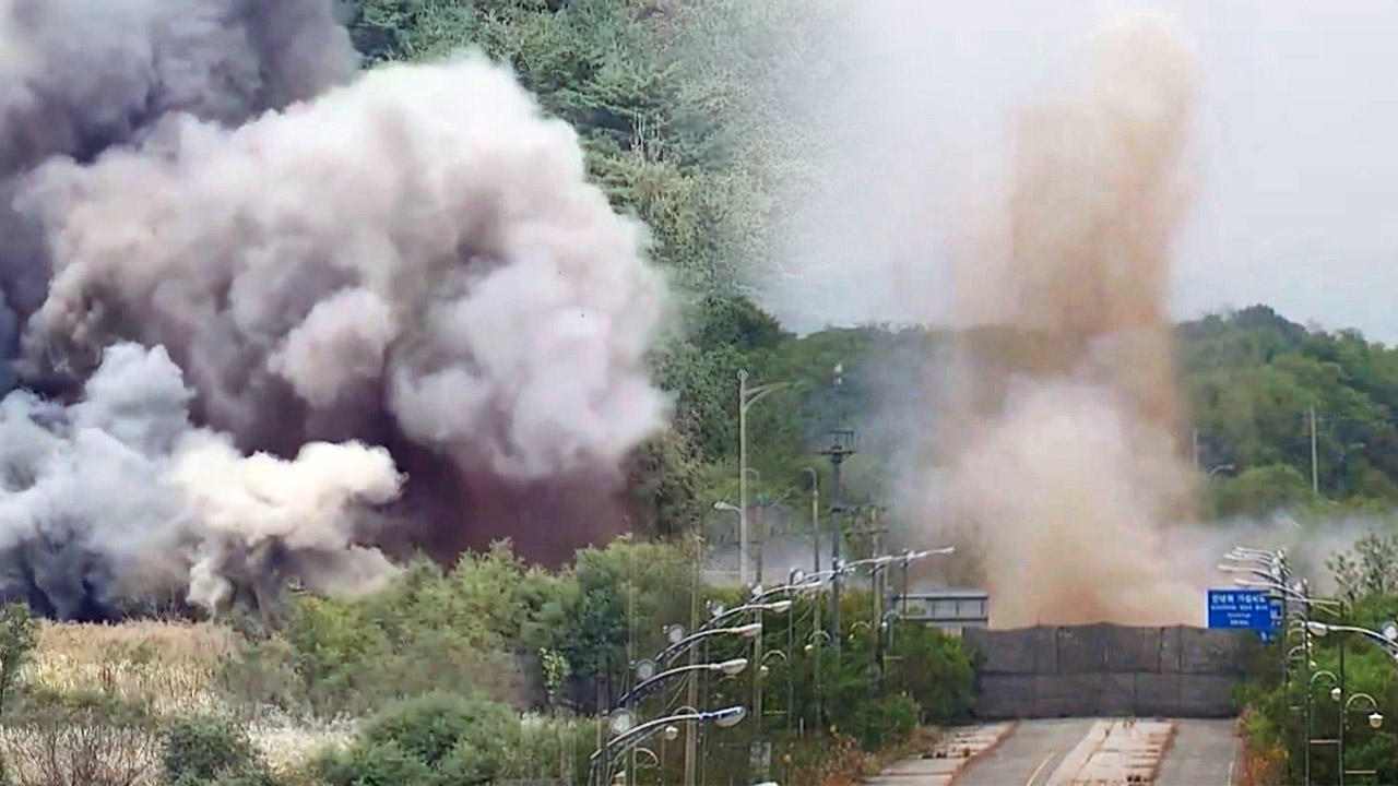 통일부 "경의선·동해선 육로 폭파한 북한에 건설 비용 상환 조처 검토"