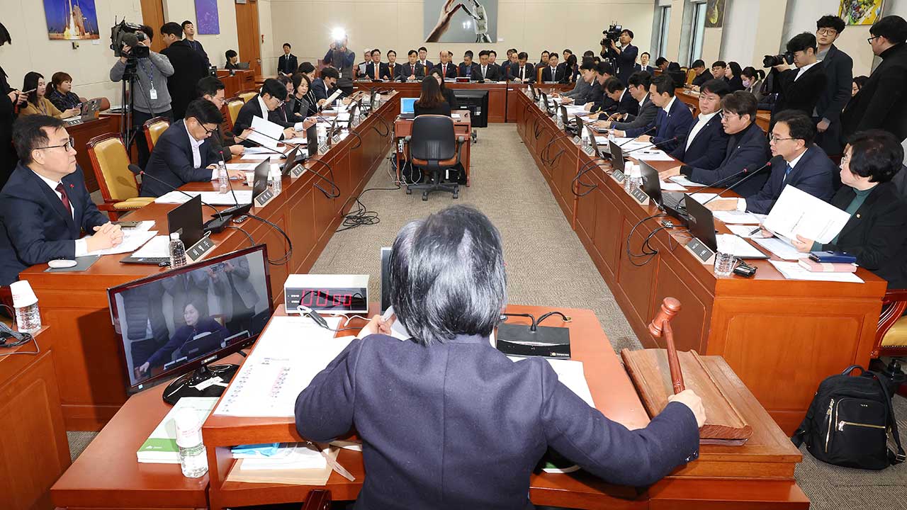 'KBS 수신료 통합 징수' 방송법 개정안, 야당 주도로 과방위 통과