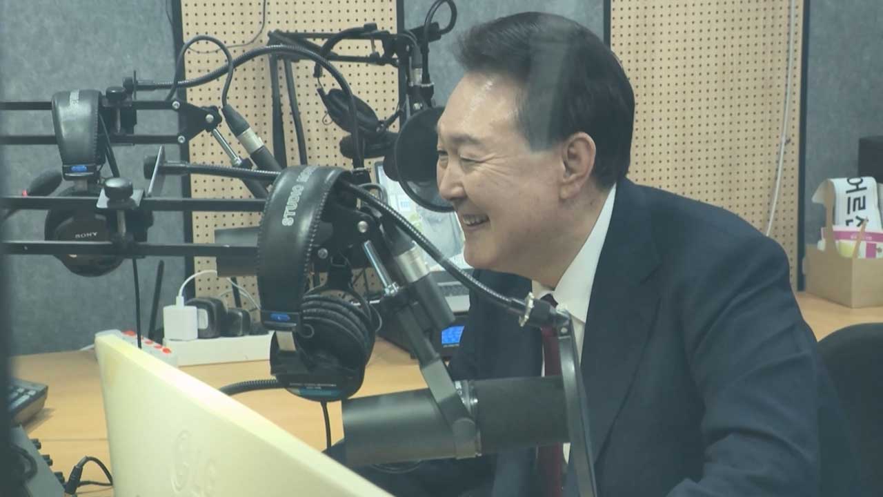 윤 대통령, 공주 전통시장 찾아 "저 믿으시죠? 힘내 주십시오"