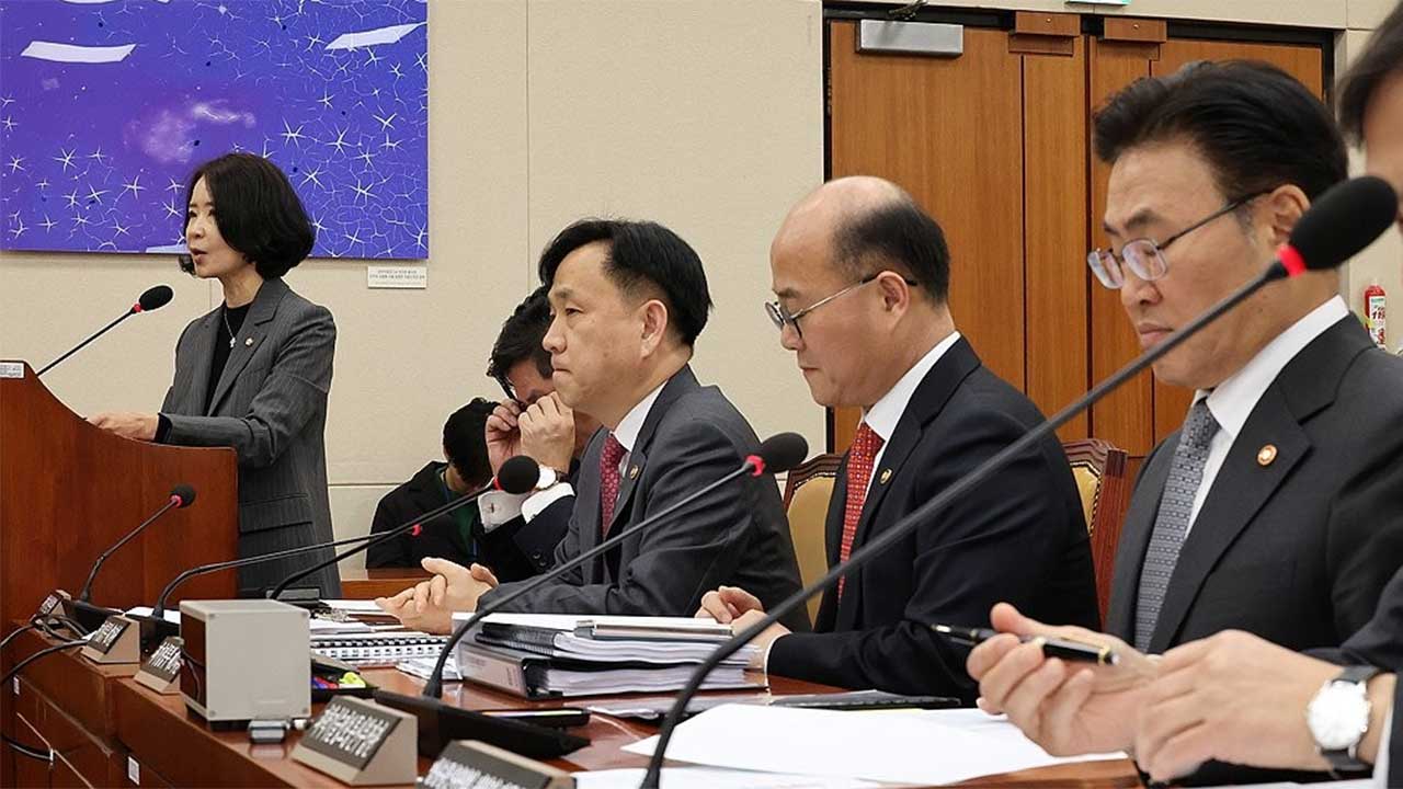 "민주당식 내로남불 R&D 예산 삭감‥'특활비 삭감'보다 더 문제"