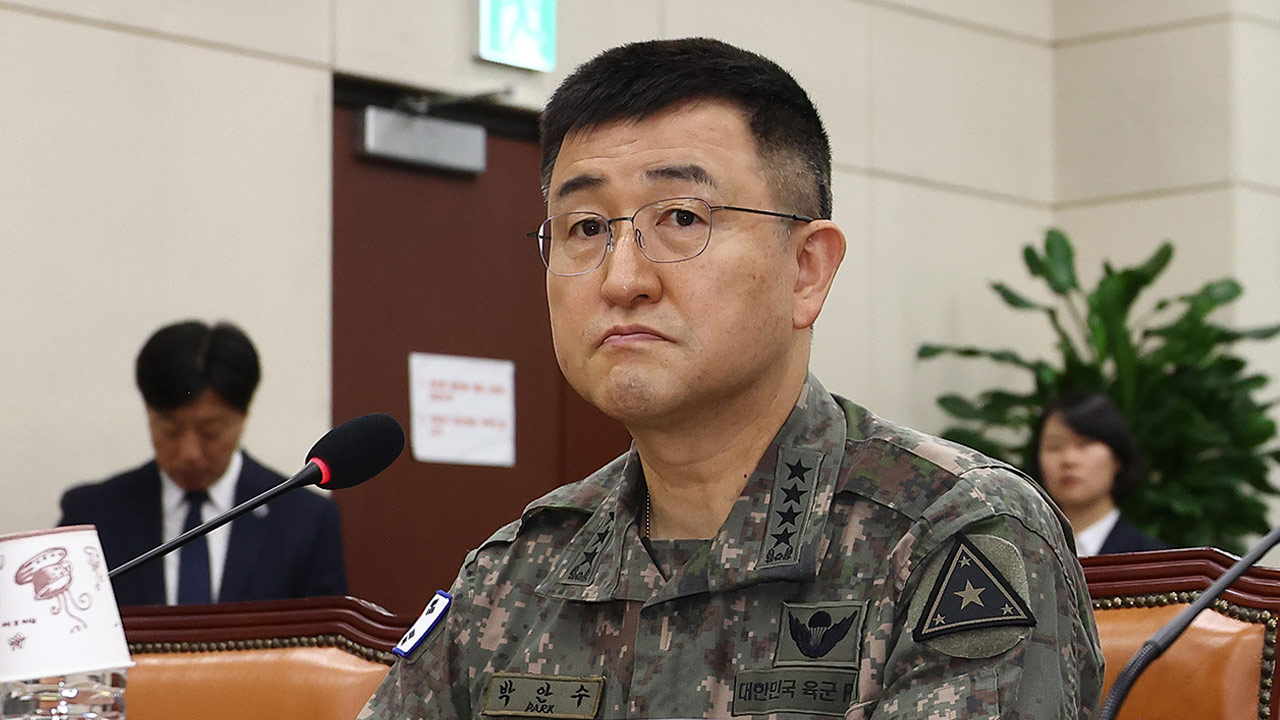 계엄사령관 맡았던 육군총장 "계엄 선포, 대통령 발표 보고 알아"