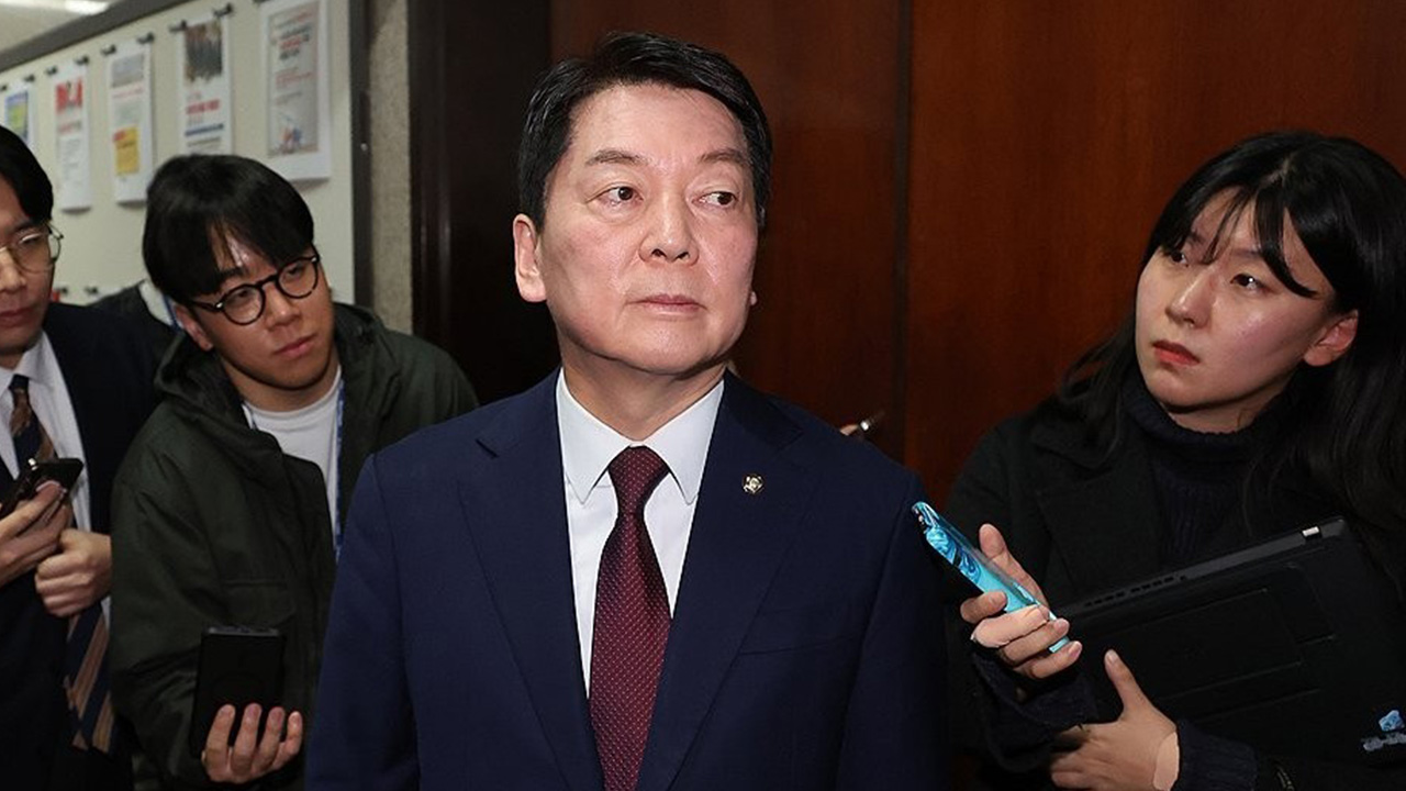 안철수 "윤 대통령 퇴진 일정 안 나오면 국민의 뜻 따를 것"