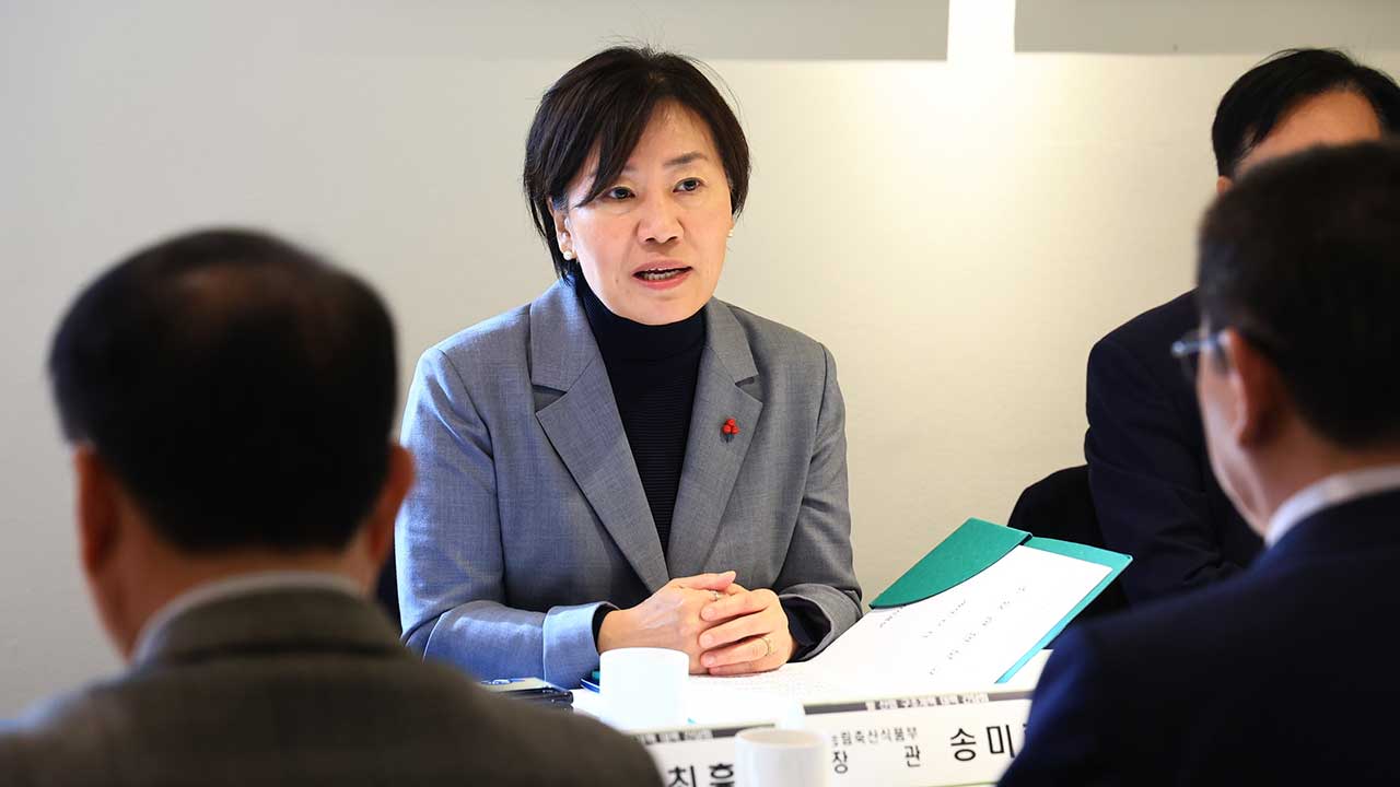 송미령 "윤 대통령 국무회의 3분 있다 나가‥계엄 발표도 몰라"