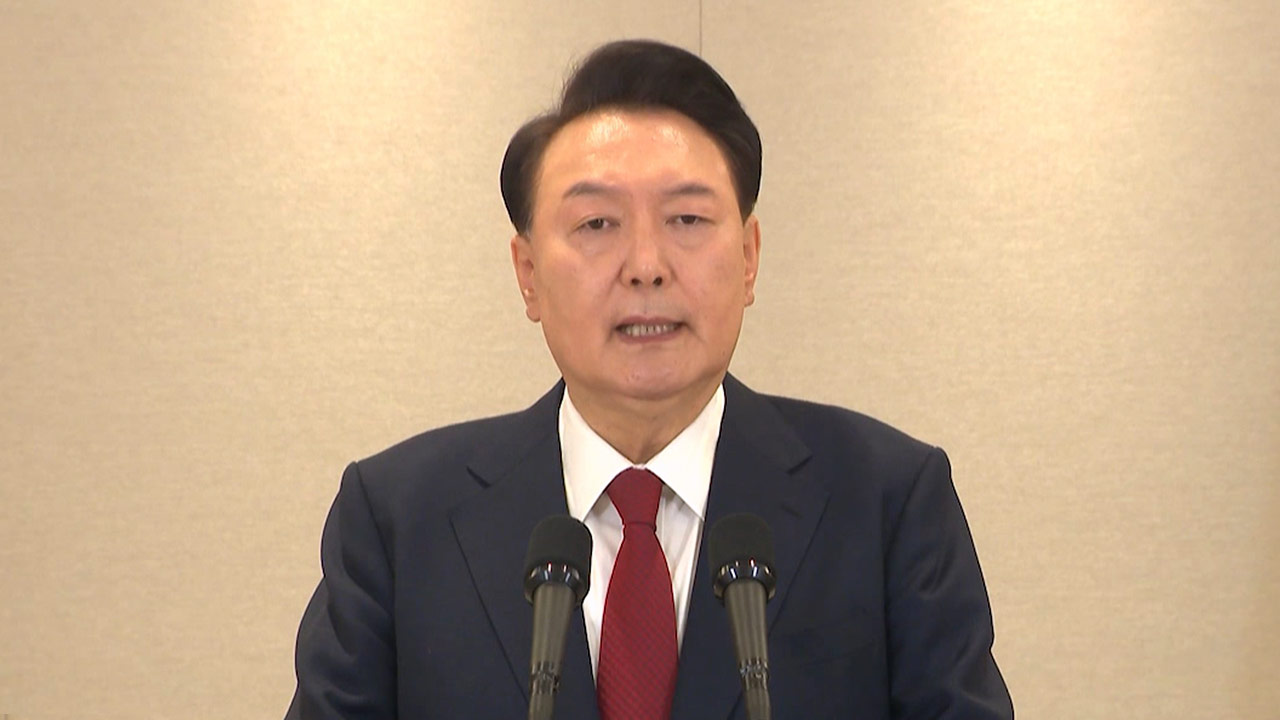 이재명 겨눈 윤 대통령 "망국적 국헌 문란 세력, 조기대선 원해"