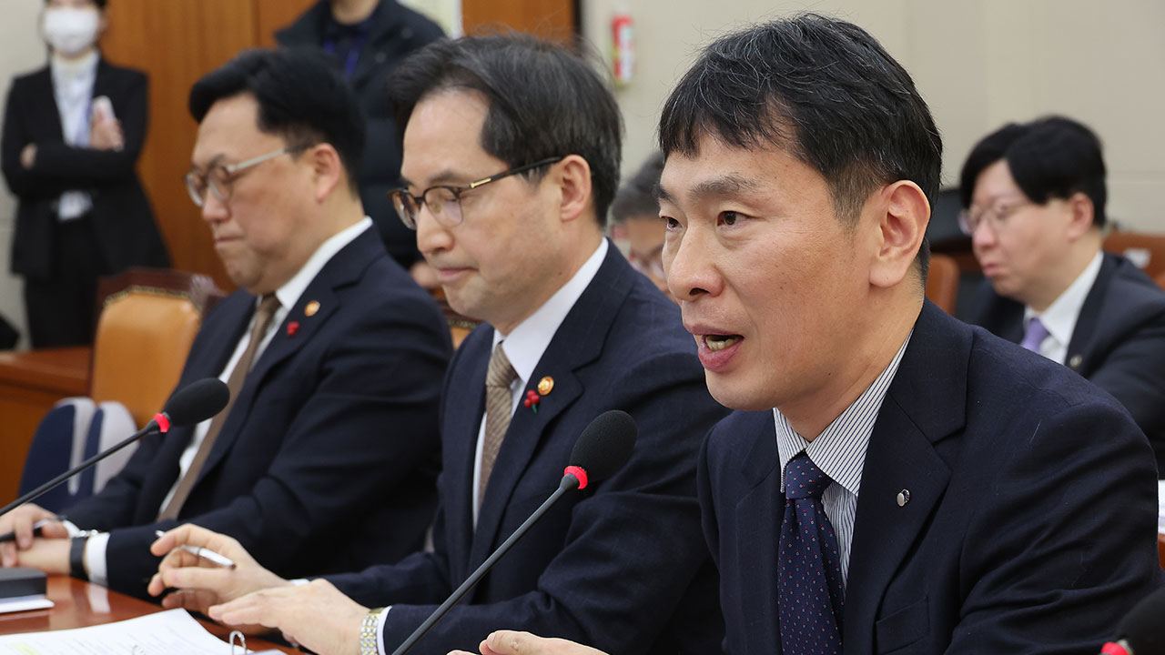 '윤석열 복심' 이복현 금감원장, 12·3 비상계엄 "일어나서는 안 될 일"