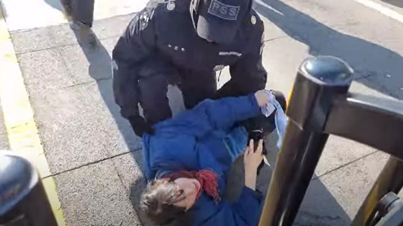 '정권 퇴진' 요구하던 진보 대학생 단체, 대통령실 진입하려다 체포