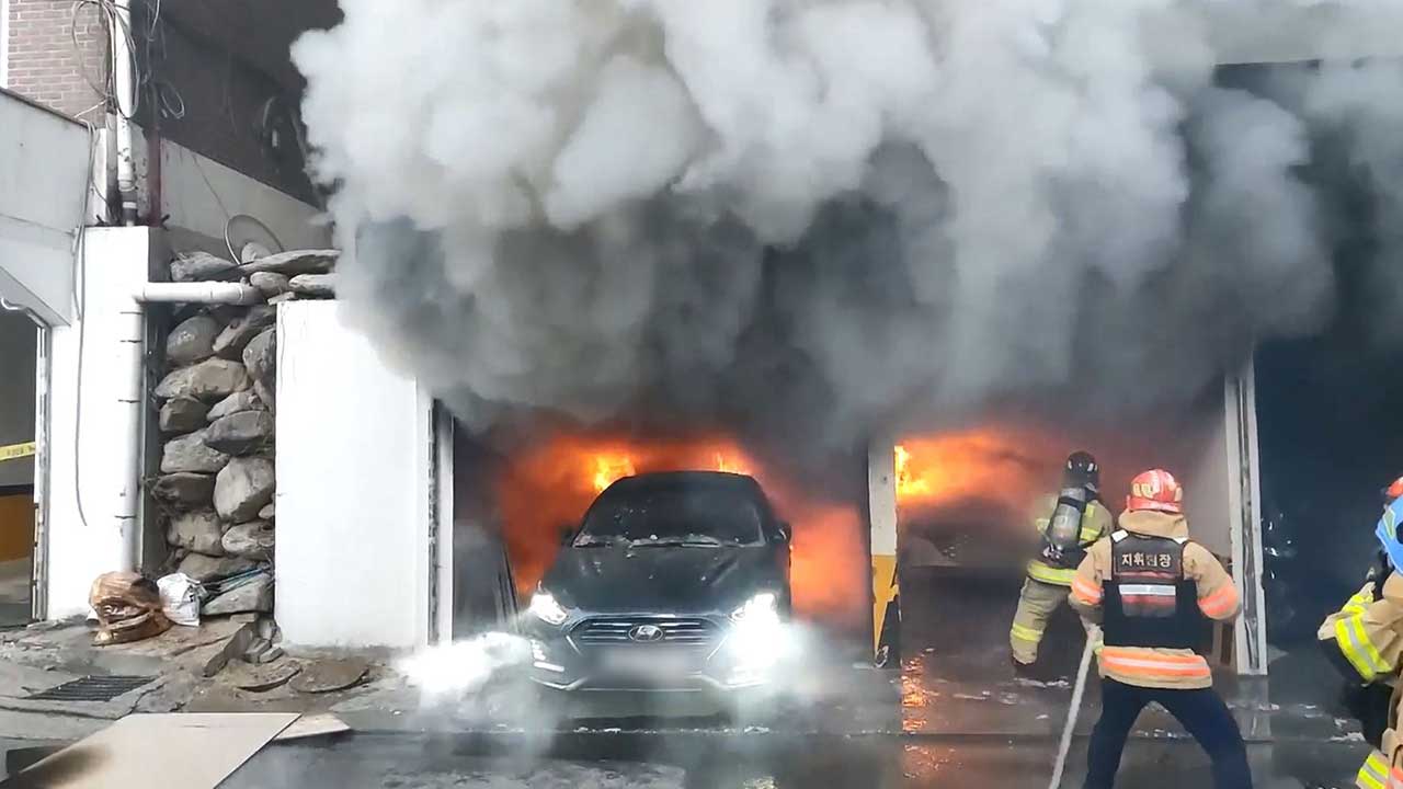 서울 성북구 다세대주택 주차장 불‥차량 3대 전소