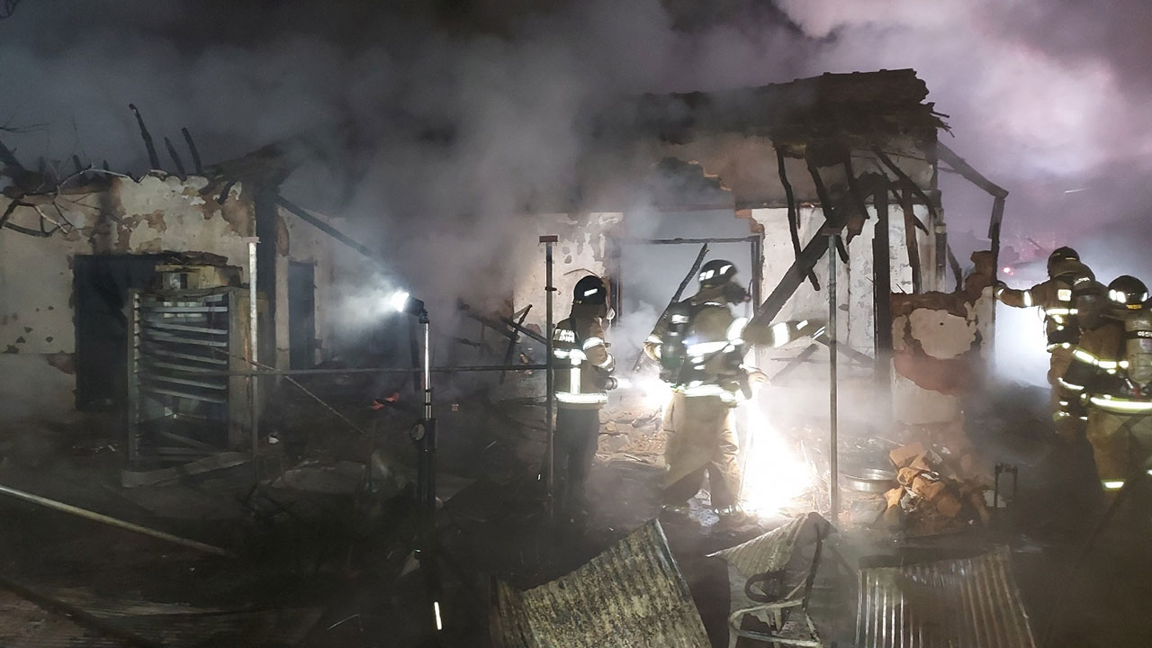 전북 익산 단독주택 불‥80대 부부 숨진 채 발견