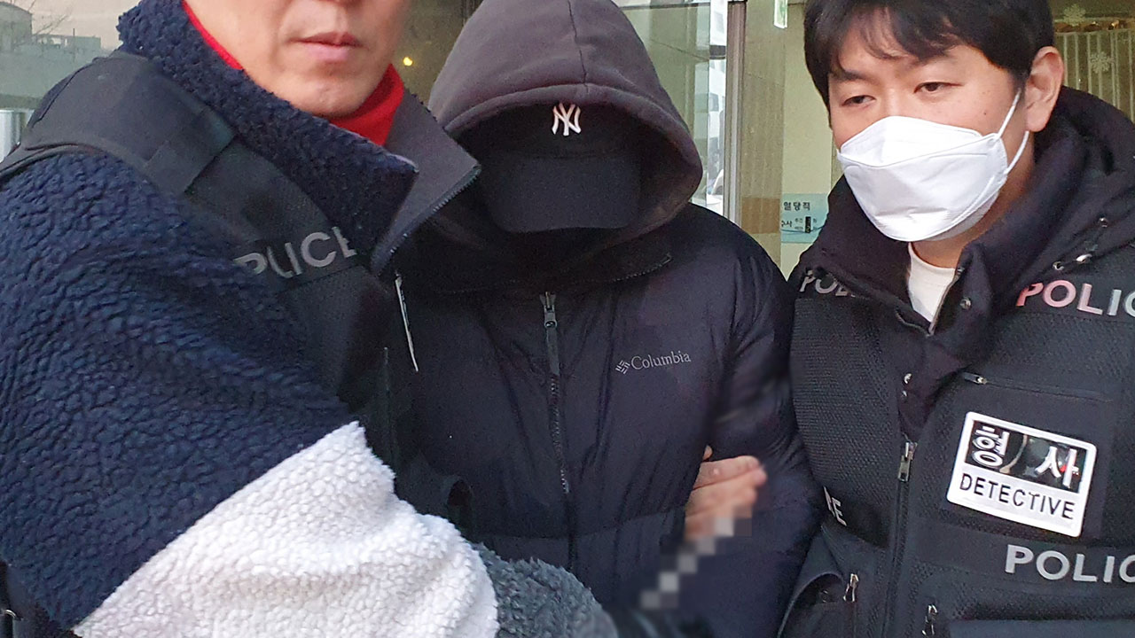 경복궁 낙서 모방범 20대 남성 구속기소‥"관심 받으려 범행"