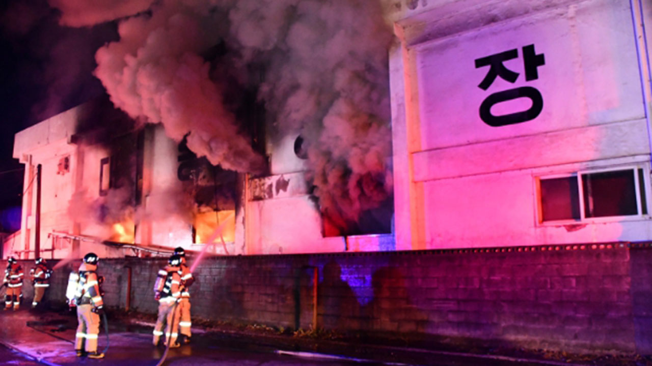 경남 창원 냉동창고서 불‥옆 공장까지 번져 