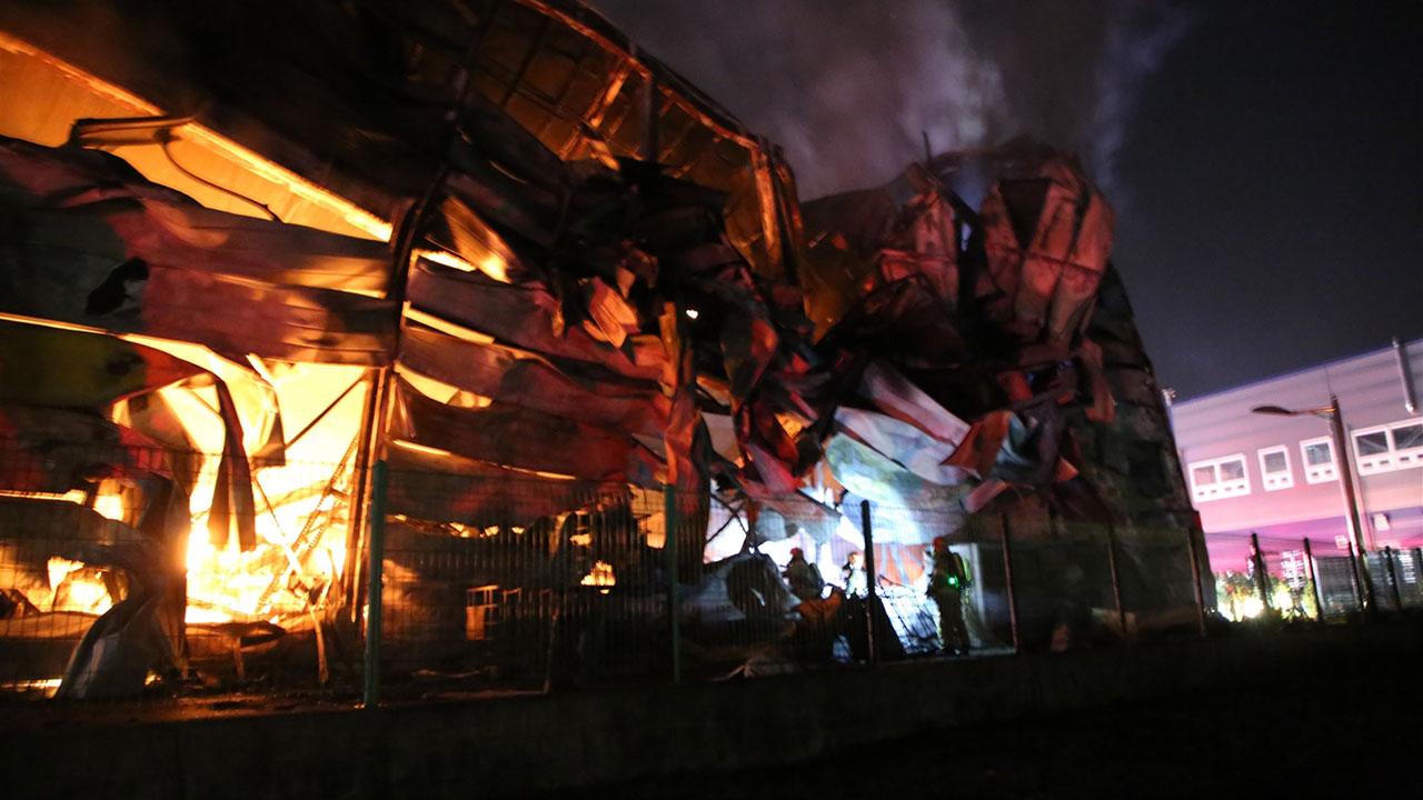 문경 공장 화재현장서 고립됐던 소방관 1명 숨진 채 발견