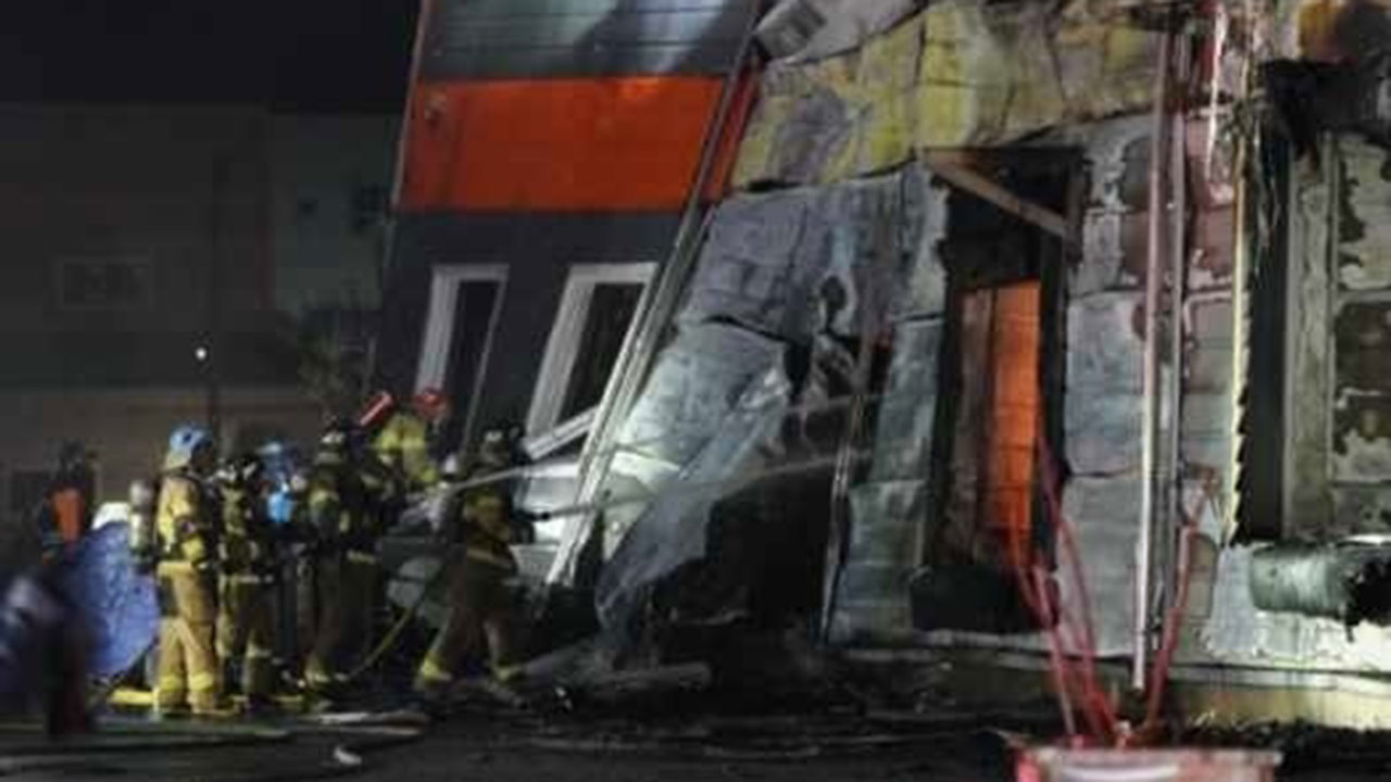 경북 문경시 화재 공장서 고립됐던 소방관 2명 순직