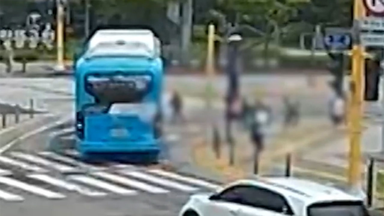 '스쿨존 우회전 사망 사고' 버스기사에 2심서도 징역 6년 선고