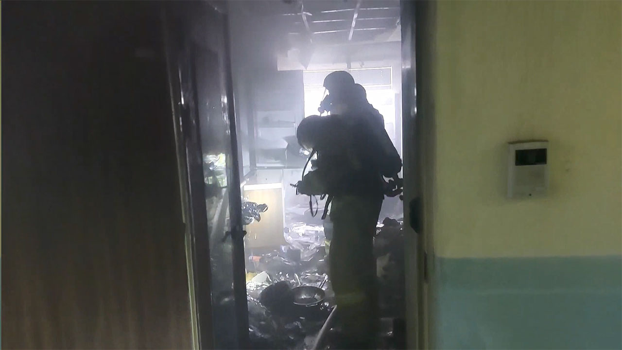 서울 구로구 오피스텔 7층서 불‥20명 대피