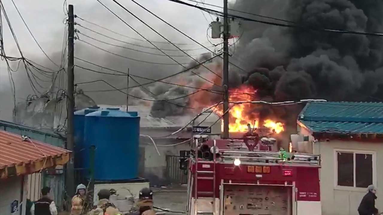 전북 군산 축사 화재‥돼지 4천5백 마리 폐사