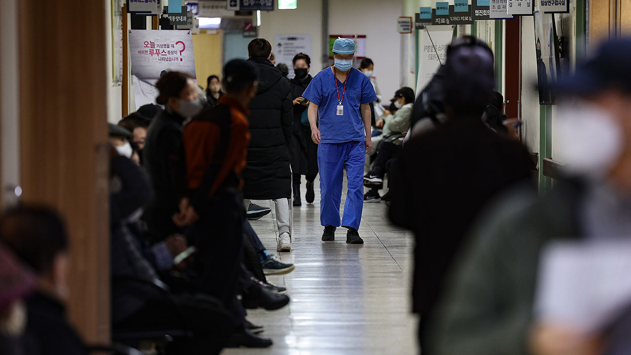 정부, 의료 위기경보 최상위 단계 '심각' 발령 
