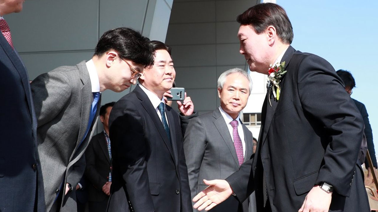 윤 대통령 위한 적극행정? 법무부는 왜 징계 취소 재판을 포기했을까 [서초동M본부]