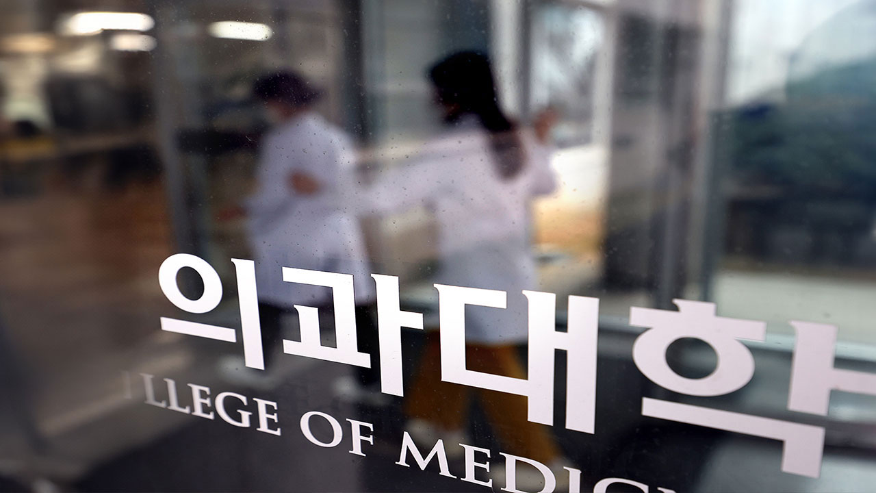 전국 의대생 3명 중 2명 휴학 신청‥일주일간 총 1만 2천674명