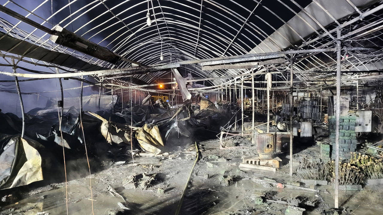 부천 원예체험장서 화재‥비닐하우스 4개동 불에 타