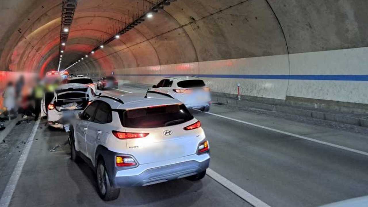 서울양양고속도로서 차량 3대 추돌‥임신부 등 5명 병원 이송