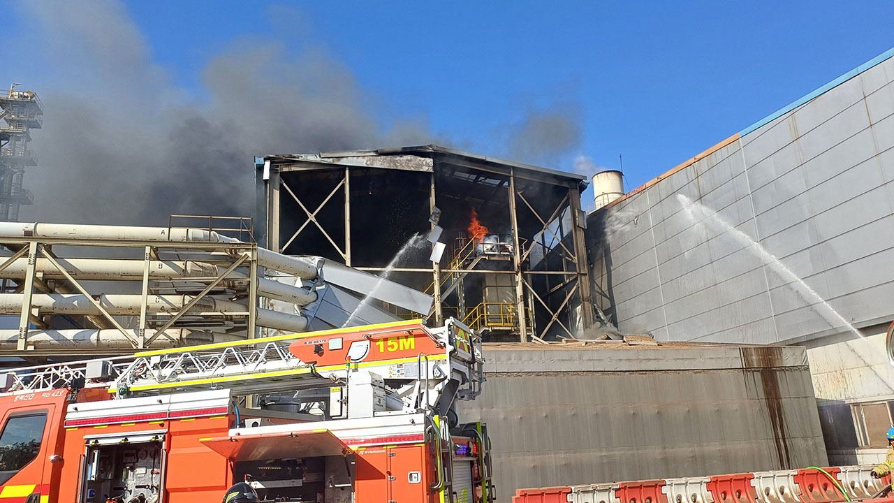 충북 진천 목재 운반대 제조공장에 불‥직원 6명 화상