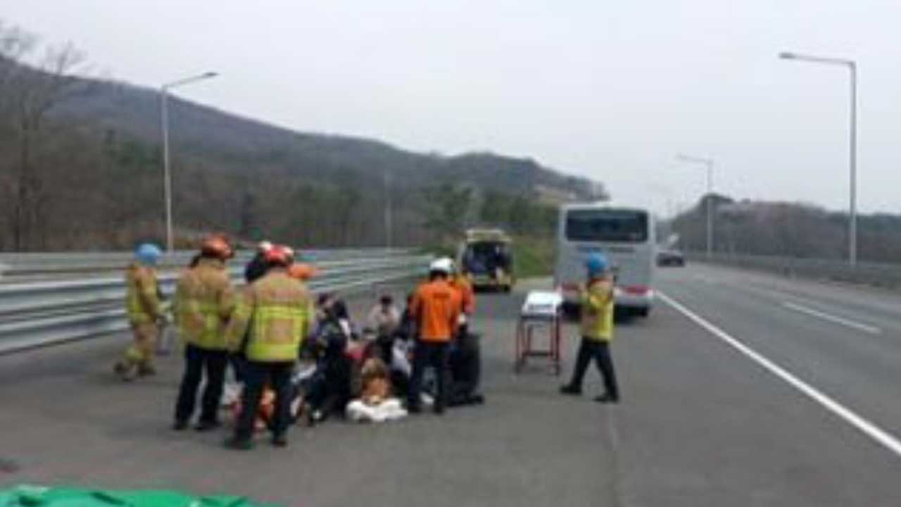 수도권제2순환도로 삼가터널서 체험학습 버스 사고‥15명 경상