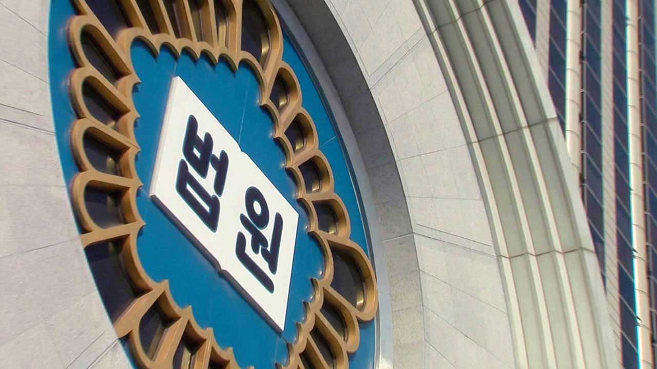 '압구정 롤스로이스' 가해자 지인 협박해 3억 원 받은 유튜버 구속