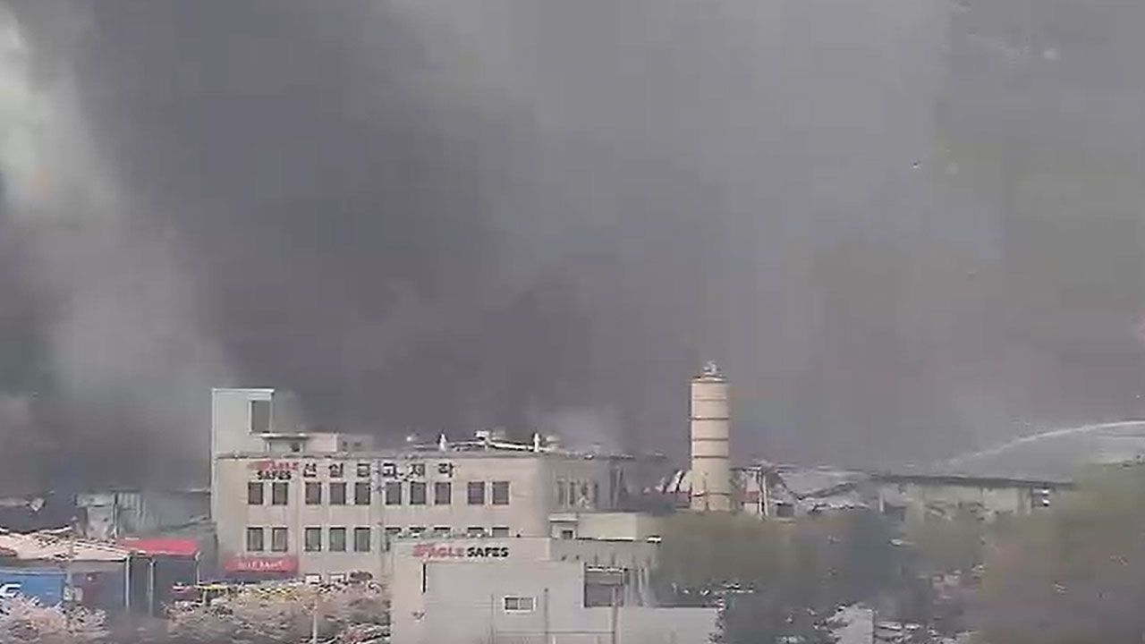 경기 파주시 금고 공장서 불‥3시간 반 만에 꺼져