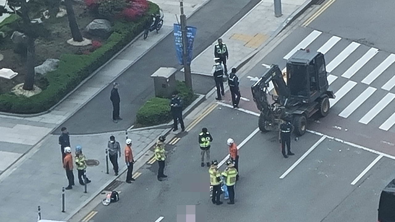 인천 송도서 횡단보도 건너던 여성, 굴삭기에 치여 사망