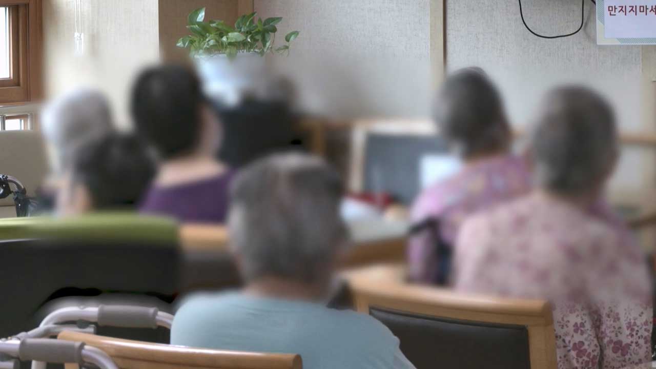 노인 장애인 비율 처음으로 전체 절반 넘겨 '장애인 고령화'